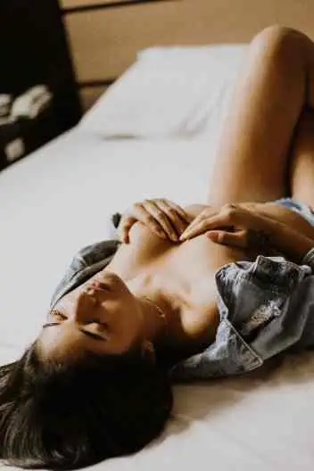 Seema - Noida bhabhi call girl & Verified call girls Sector 104
