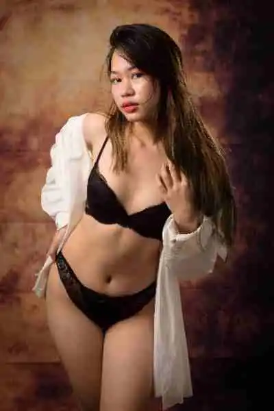 Adult profile photo of Riya in Pune